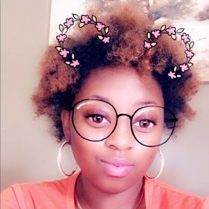 Meet your Posher, Adrienne